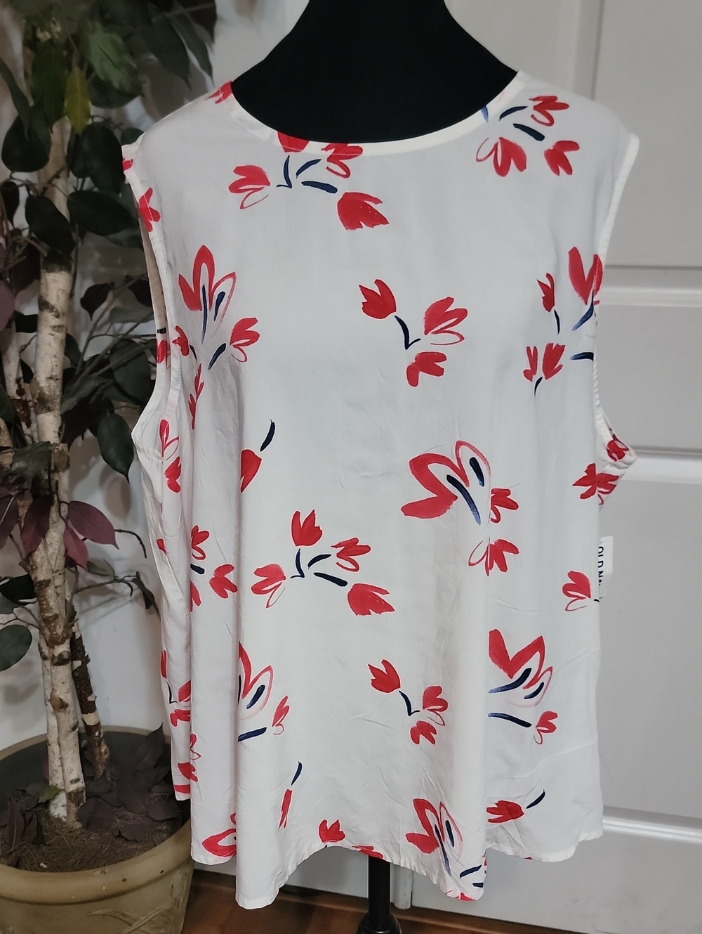(#1) Old Navy White Sleeveless Floral Print Camisole with Red and Navy Accents